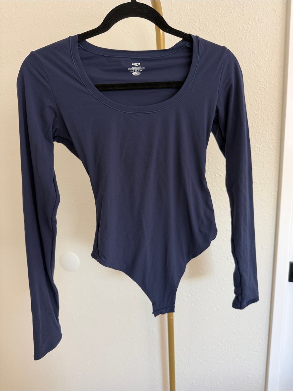 SKIMS Long Sleeve Scoop Neck Bodysuit - Navy Preloved Sz Med - Picture 1 of 3
